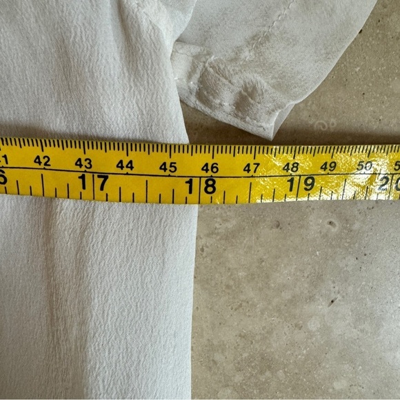 Equipment Ivory Short Sleeve Round Neck Lace Cut Out Womens Size S Silk Blouse - Picture 10 of 16